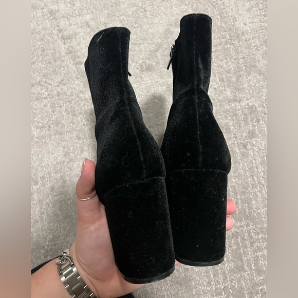 AMERICAN EAGLE OUTFITTERS VELVET BLACK BOOTIES - Picture 5 of 11